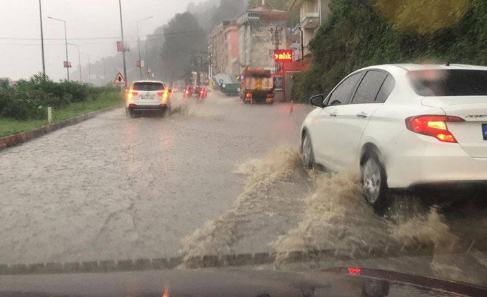 Rize'yi yağış vurdu