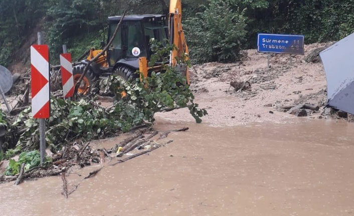 Trabzon'da şiddetli yağış heyelana yol açtı