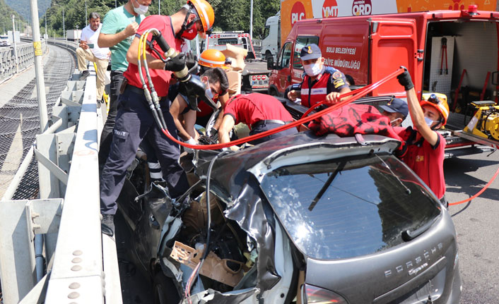 Otobanda kontrolü kaybeden sürücü kaza yaptı