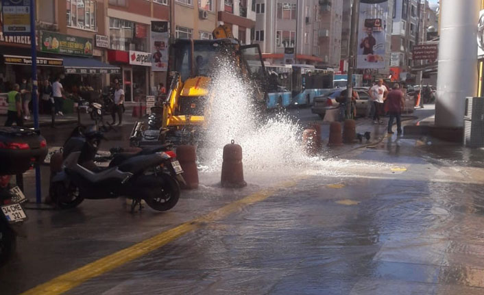 Su borusu volkan gibi patlattı