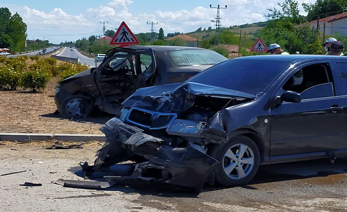 Samsun'un Alaçam ilçesinde kaza 3 yaralı. 15 Ağustos 2020