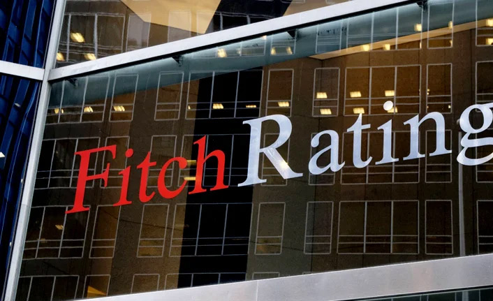 Fitch, Türkiye'nin notunu "Negatif"e çekti