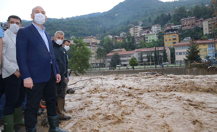 Bakan Soylu Giresun'da felaket bölgelerini inceledi