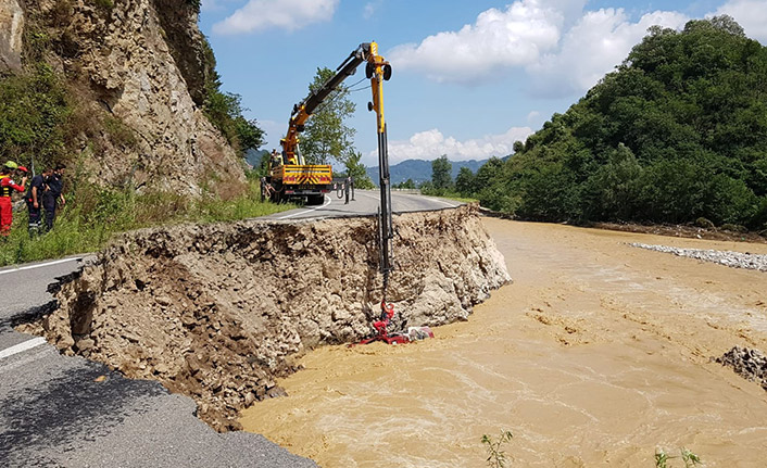 Giresun'da dere içerisinde görünen araç paniğe neden oldu