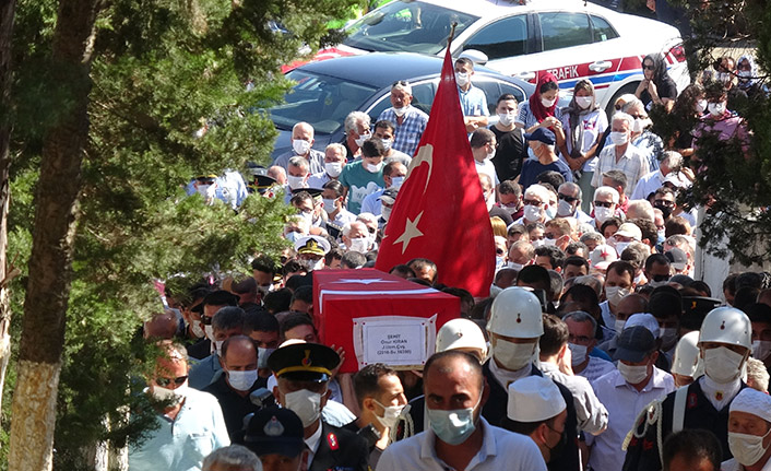 Giresun şehidi toprağa verildi