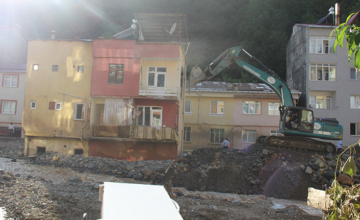 Giresun'da selin başladığı noktadaydı! Yıkıldı