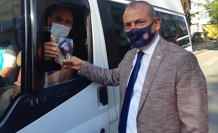 Trabzon'da şoförlere maske ve kolonya