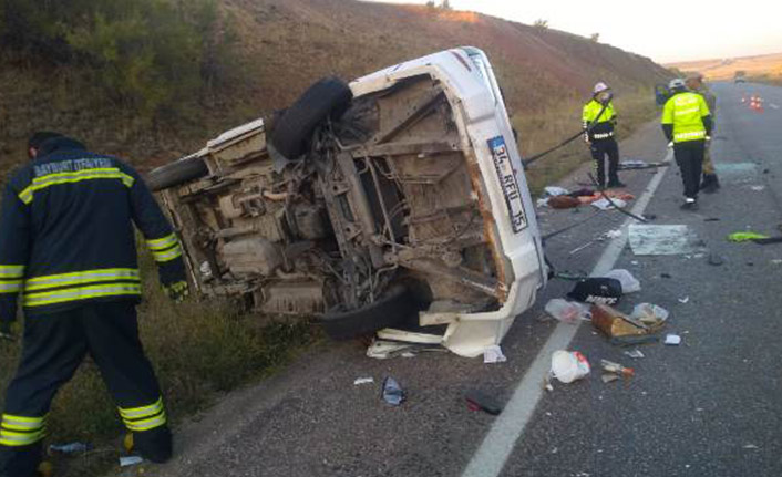 Bayburt'ta araç şarampole devrildi! 1 Ölü 3 yaralı