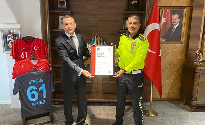 İş insanı Burak Tonyalı Emniyet Müdürü Alper'i ziyaret etti