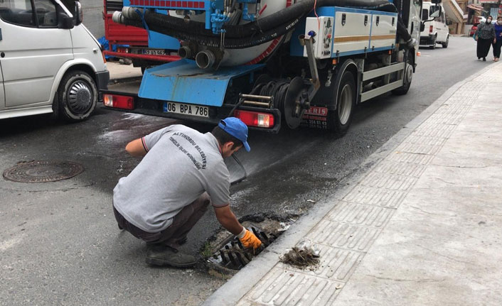 Mazgallardan çıkan çöp ve molozlar şaşırttı