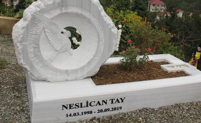 Neslican Tay mezarı başında anıldı