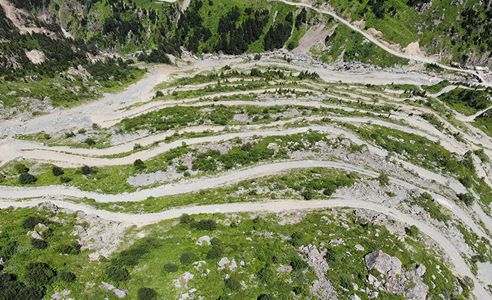 Trabzon'daki dünyanın en tehlikeli yolu ulaşıma kapandı