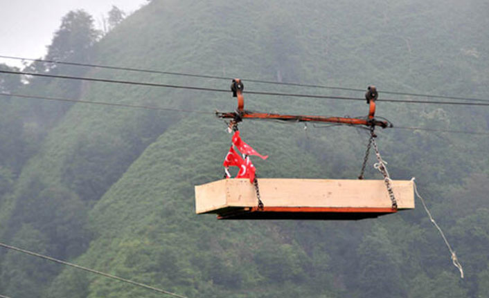 Teleferikten düşen çay işçisi hayatını kaybetti