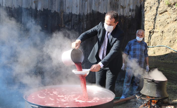 Kokulu üzümlerden pekmez zamanı