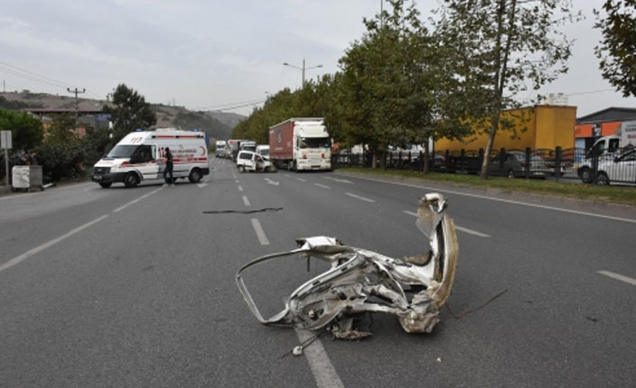 Hafif ticari araç ağaca çarptı: 2 yaralı