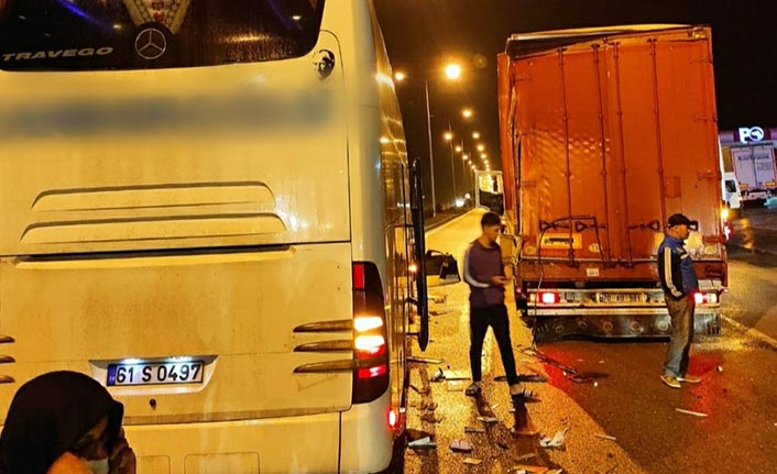 Trabzon'dan giden yolcu otobüsü kaza yaptı! Yaralılar var