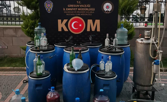 Giresun'da bin 60 litre sahte içki ele geçirildi