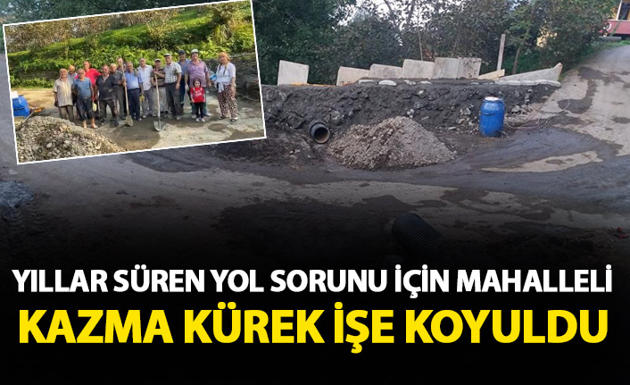 Yıllardır süren yol sorunu nedeniyle mahalleli kazma kürek işe koyuldu