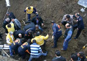 Trabzon'da duvarlar çöktü