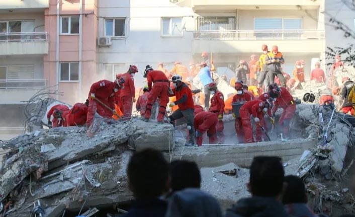 İzmir'deki depremde can kaybı 102'ye yükseldi