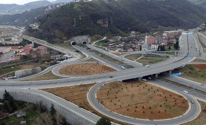 Akçaabat Yıldızlı mevkiinde yol çalışması