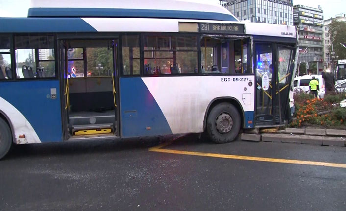 Kırmızı ışıkta geçen otobüs başka bir otobüse çarptı: 17 yaralı