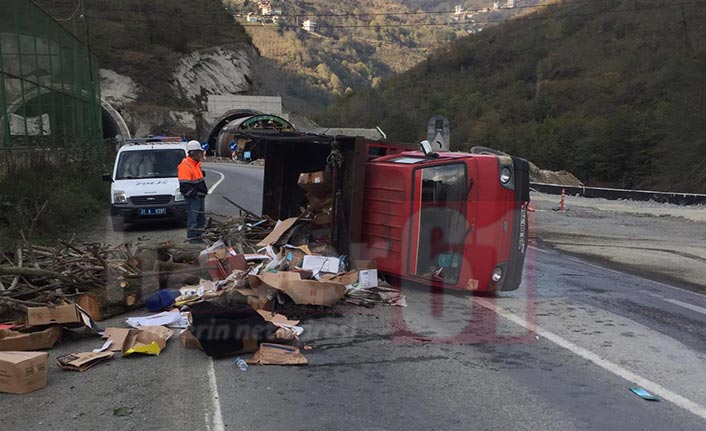 Trabzon'da kamyonet devrildi! 1 Yaralı