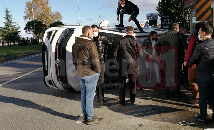 Trabzon’da minibüs devrildi! 1 yaralı