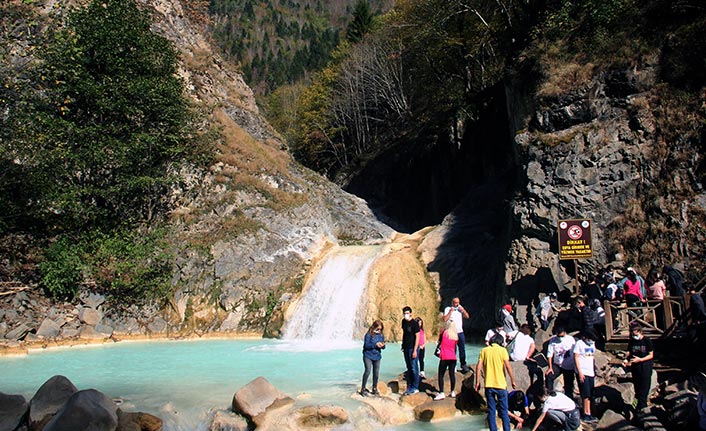 Doğu Karadeniz'in doğa harikasını 60 bin kişi ziyaret etti