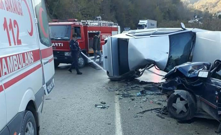 Ordu'nun Kumru ilçesinde Trafik kazası. 2 kişi yaralandı.