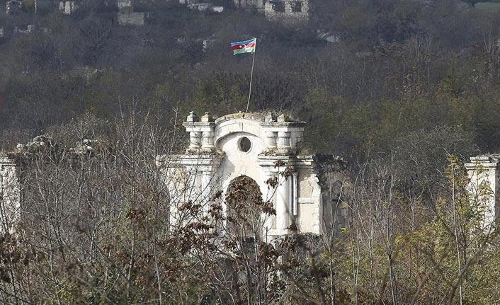 Karabağ'daki camide sadece minare kaldı