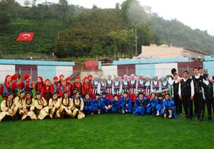 Of'ta folklor kıyafeti dağıtıldı