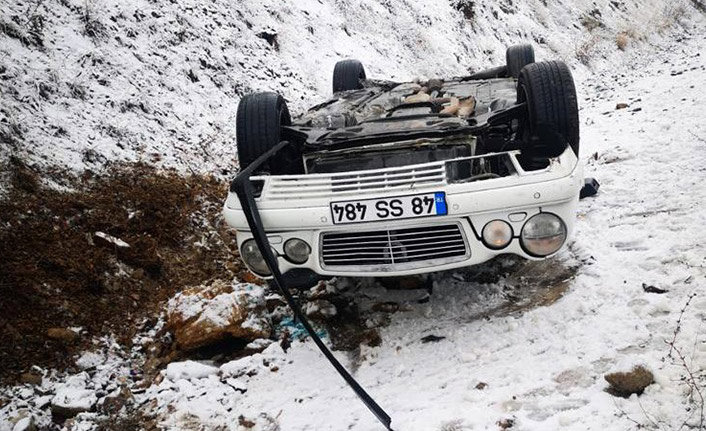 Gümüşhane’de otomobil takla attı: 4 yaralı