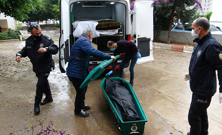 Öldürdüğü kadınla 2 gün aynı evde yaşadı