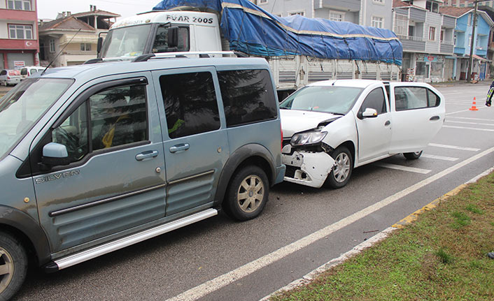 Trabzon plakalı araç kaza yaptı: 1 Yaralı