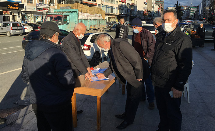 Rize'de pandemide emekli olmak istemeyen doktora destek