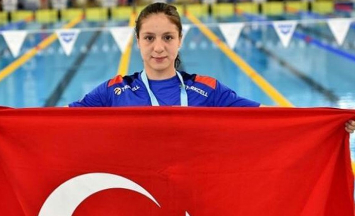 Milli yüzücüsü Merve Tuncel dünya gençler rekorunu kırdı