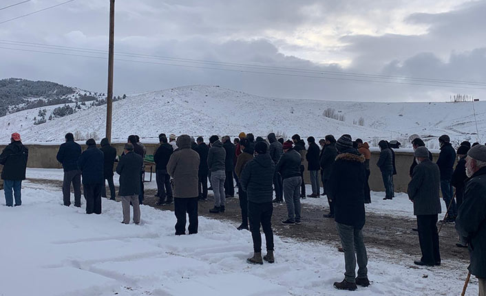 Bayburt'ta babaları tarafından öldürülen 2 çocuk toprağa verildi