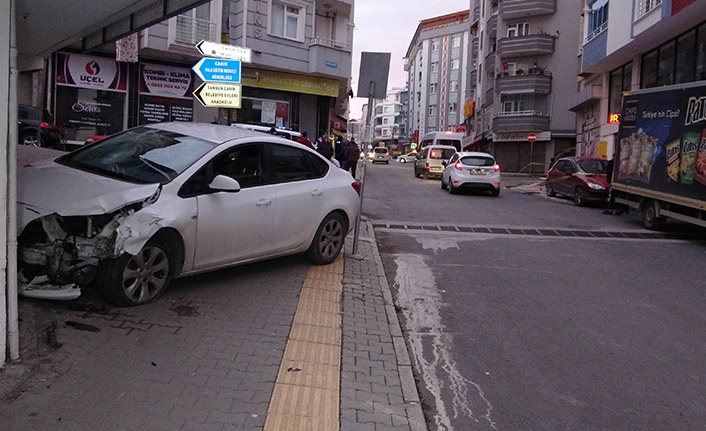 Kaldırıma park edilen araç can aldı