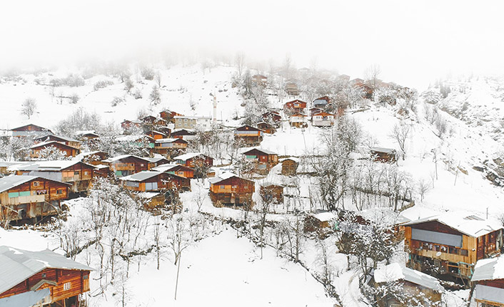 Artvin'deki 2 bin rakımlı köyde kışı böyle geçiriyorlar