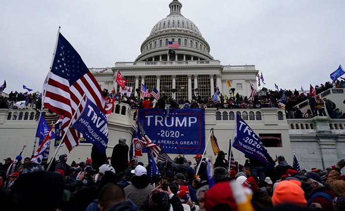 ABD'de darbe girişimi! Trump destekçileri kongreye zorla girdi