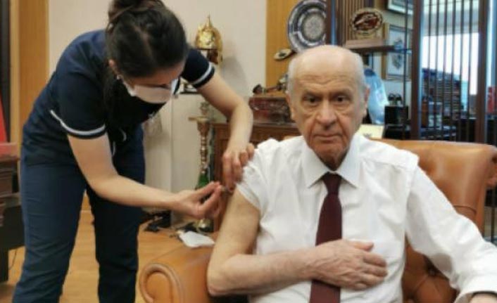 Devlet Bahçeli, koronavirüs aşısı yaptırdı