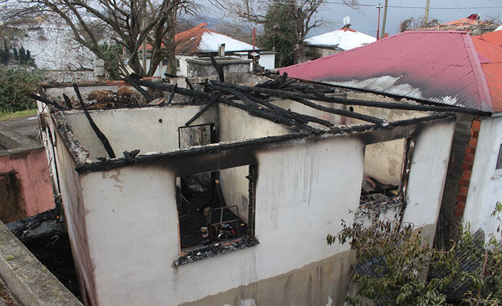 Giresun'da yaşlı adamı yanmaktan komşuları kurtardı