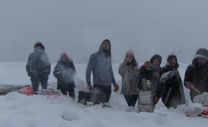 Artvin'de kar çilesini eğlenceye dönüştürdüler