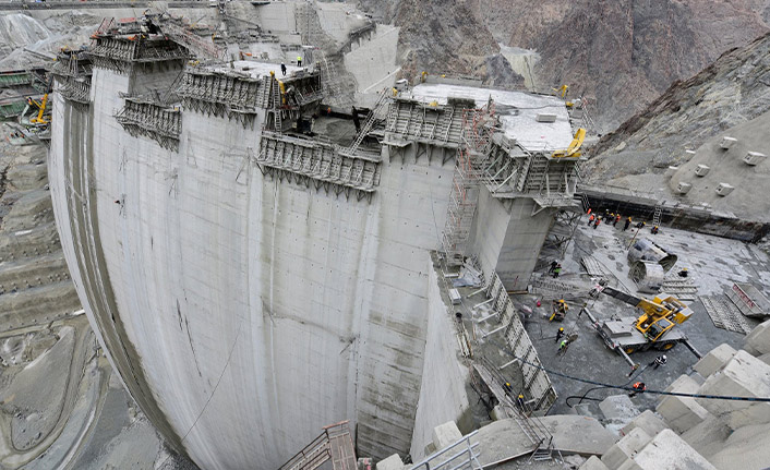 Yusufeli Barajı'nda beton rekoru kırıldı