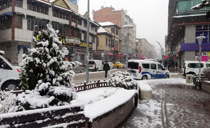 Gümüşhane’de etkili kar yağışı