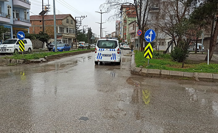 Yaşlı çifte çarpan sürücü kaçtı