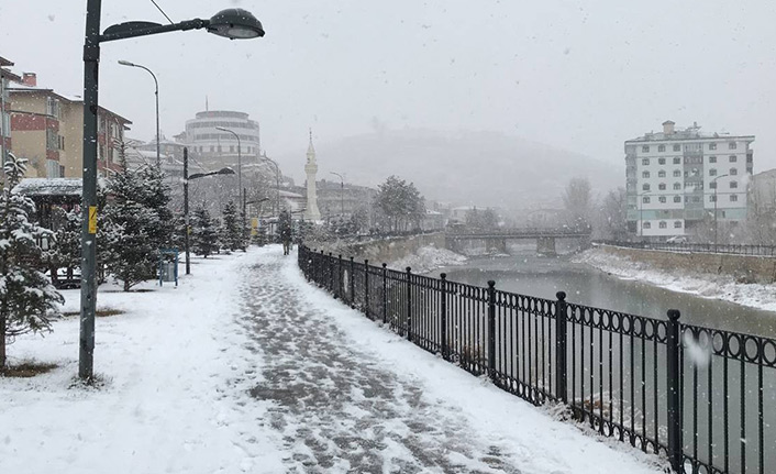 Bayburt güne karla uyandı - 01 Mart 2021