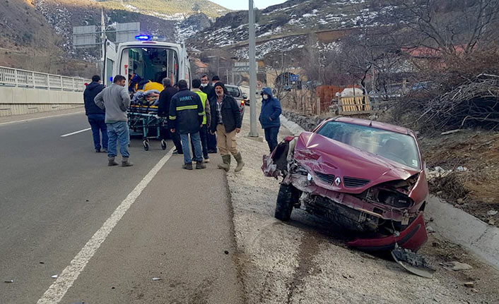 Trabzon'dan Gümüşhane'ye giderken kaza! 2 yaralı