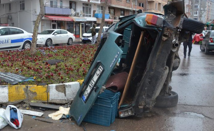 Kaza yaptı, aracı bırakıp kaçtı